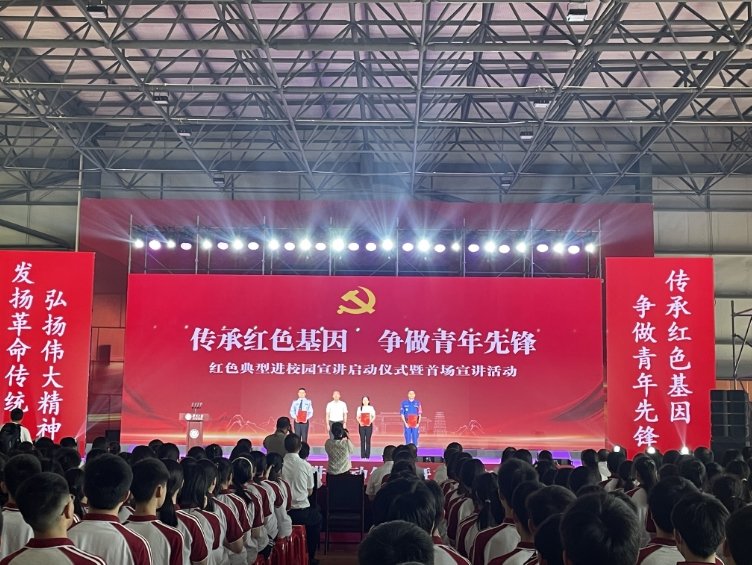 龙腾新章：重庆学子与铜梁龙舞的非遗激荡