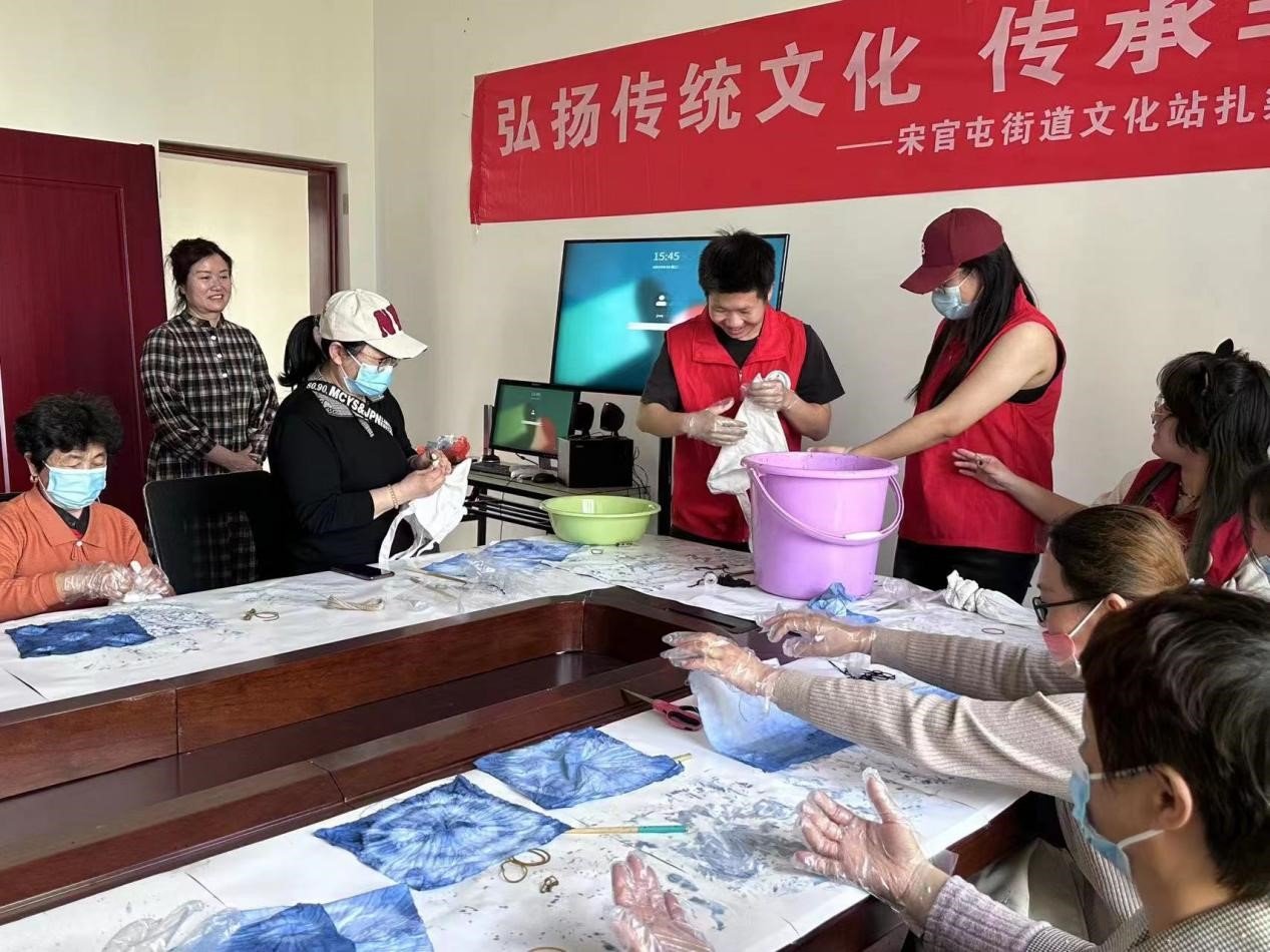 非遗进校园 匠心育新人——长沙民政职院艺术设计专业传承湖湘文化实践记