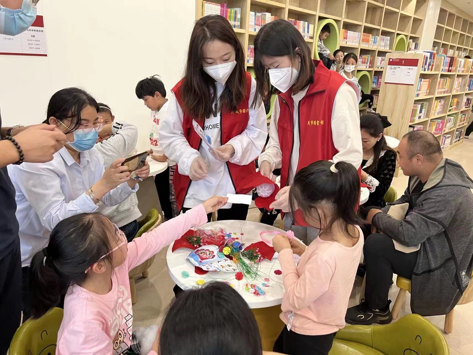 聊城大学东昌学院青年志愿者服务队前往聊城市图书馆 开展志愿服务活动-团委